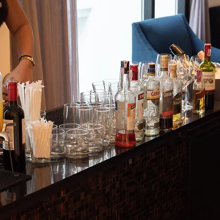 Moevenpick Hotel Sukhumvit 15 Bangkok Exterior photo A bar in a hotel