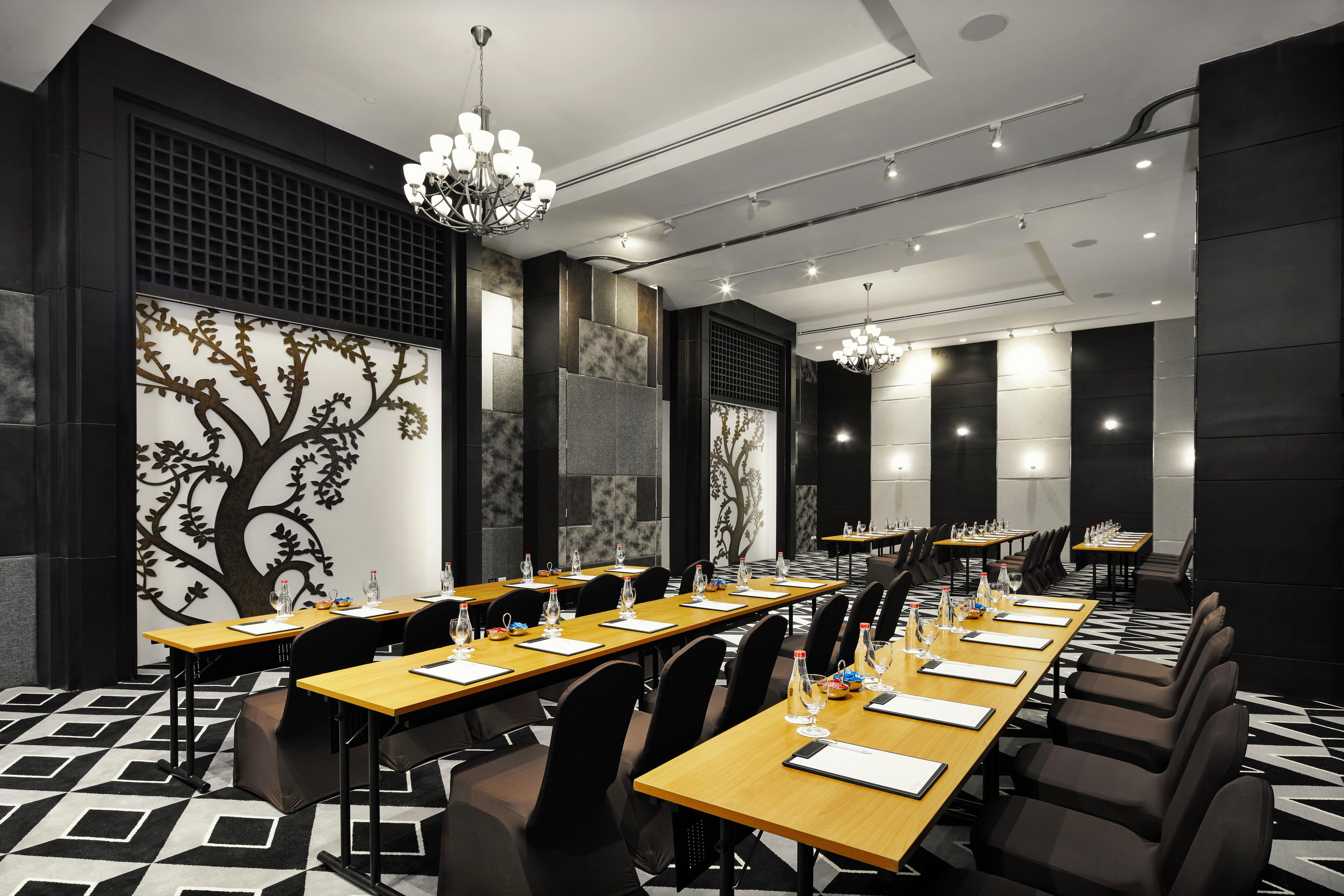 Mövenpick Sukhumvit 15 - Sha Hotel