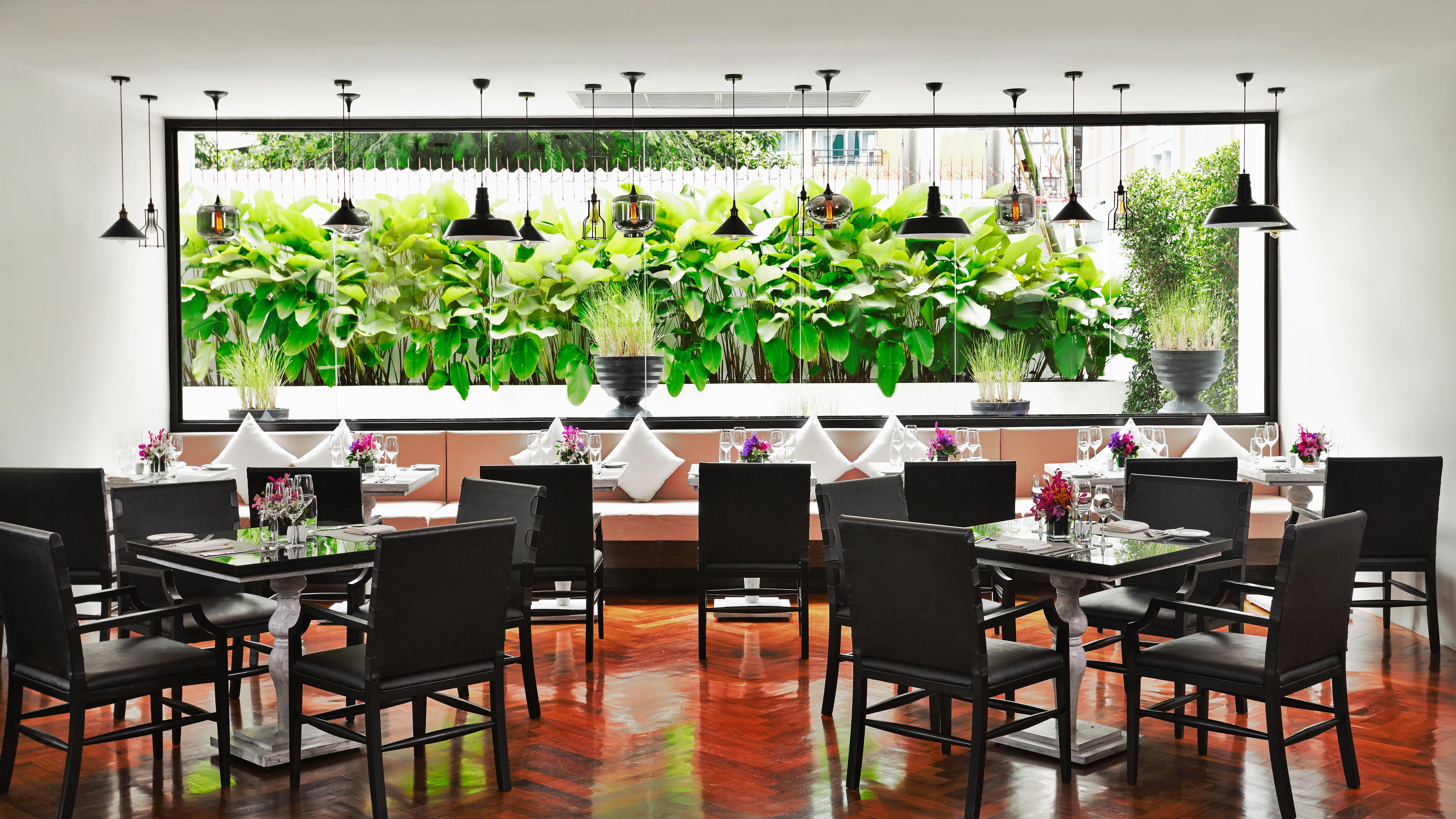 Mövenpick Sukhumvit 15 - Sha Hotel Bangkok