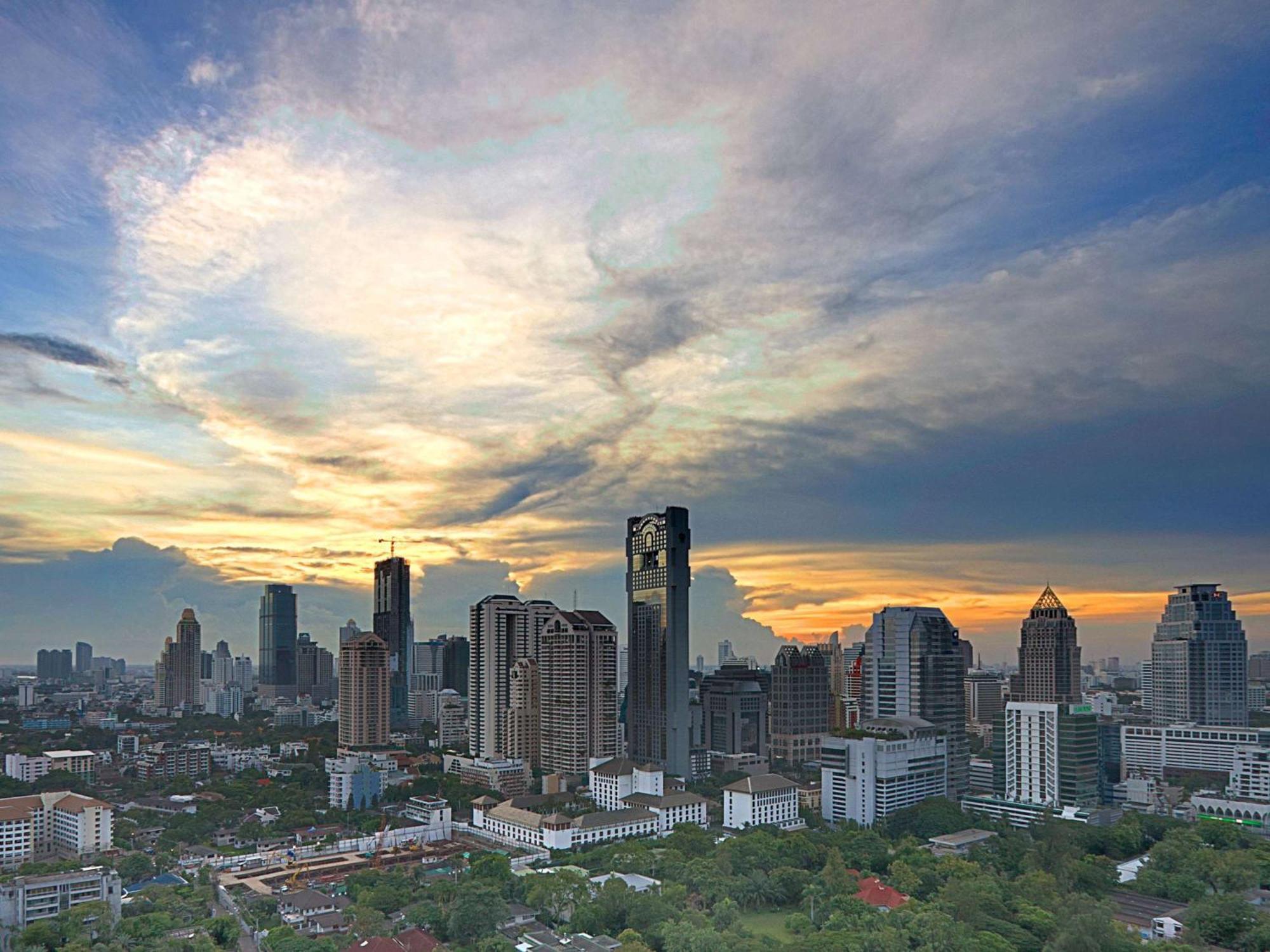 Mövenpick Sukhumvit 15 - Sha Hotel 5*